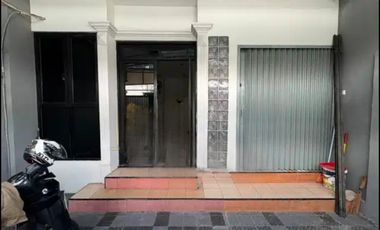 Disewa RUMAH UK 6X15M DI JALAN RAYA JELAMBAR