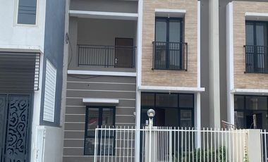 Disewakan rumah baru Gress boulevard utama Alana Tambak Oso