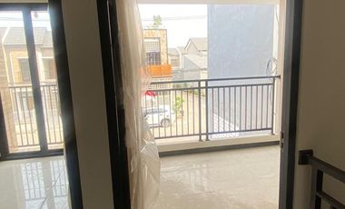 Disewakan rumah baru Gress boulevard utama Alana Tambak Oso