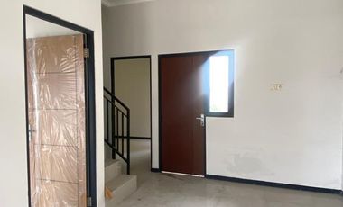 Disewakan rumah baru Gress boulevard utama Alana Tambak Oso