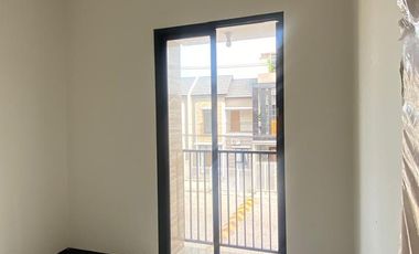 Disewakan rumah baru Gress boulevard utama Alana Tambak Oso