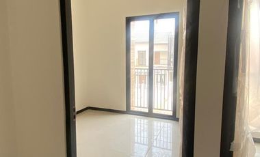 Disewakan rumah baru Gress boulevard utama Alana Tambak Oso