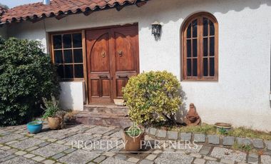 Excelente casa en consolidado condominio de la comuna