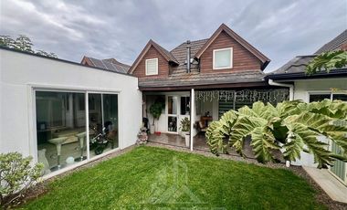 Casa en Arriendo en COD38803 Amplia Casa cerca de Colegios, en exclusivo sector - Hipoteca Sotiabank Tasa 1,7%