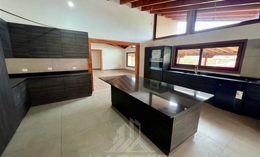 Casa en Arriendo en COD39062 Gran Casona Ruta Temuco a Labranza, recién construida
