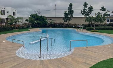 Casa nueva en Santa Cecilia 2 (vía a Ancón) – 2D, patio amplio, ciudadela privada con piscina.sa