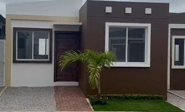 Casa nueva en Santa Cecilia 2 (vía a Ancón) – 2D, patio amplio, ciudadela privada con piscina.sa