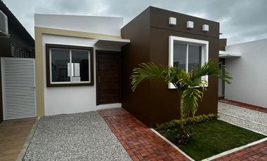 Casa nueva en Santa Cecilia 2 (vía a Ancón) – 2D, patio amplio, ciudadela privada con piscina.sa