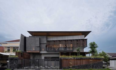 Tropical House with waterfall Manyar Kertoadi V, Surabaya Timur