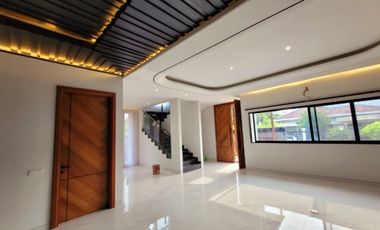 Tropical House with waterfall Manyar Kertoadi V, Surabaya Timur