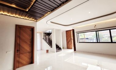 Tropical House with waterfall Manyar Kertoadi V, Surabaya Timur