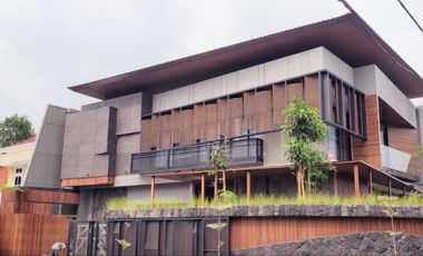 Tropical House with waterfall Manyar Kertoadi V, Surabaya Timur