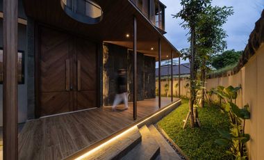 Tropical House with waterfall Manyar Kertoadi V, Surabaya Timur