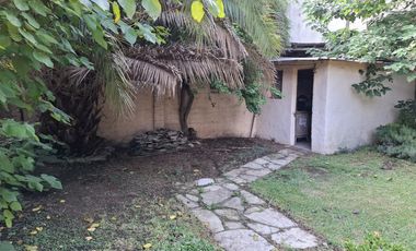 Casa con 4 dormitorios en  José Mármol - Amplio jardín