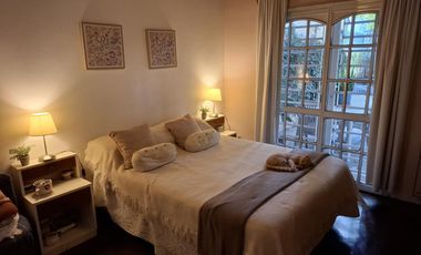 Casa con 4 dormitorios en  José Mármol - Amplio jardín