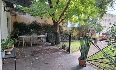 Casa con 4 dormitorios en  José Mármol - Amplio jardín