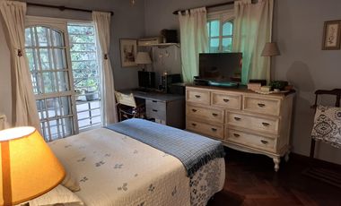 Casa con 4 dormitorios en  José Mármol - Amplio jardín