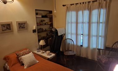 Casa con 4 dormitorios en  José Mármol - Amplio jardín