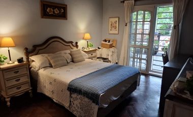 Casa con 4 dormitorios en  José Mármol - Amplio jardín