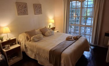 Casa con 4 dormitorios en  José Mármol - Amplio jardín