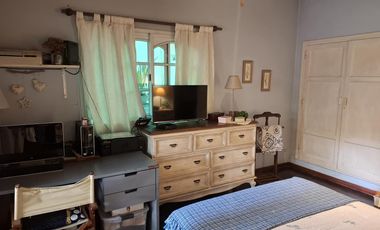 Casa con 4 dormitorios en  José Mármol - Amplio jardín