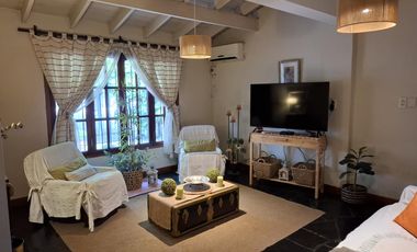 Casa con 4 dormitorios en  José Mármol - Amplio jardín