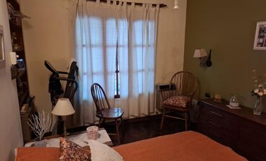 Casa con 4 dormitorios en  José Mármol - Amplio jardín