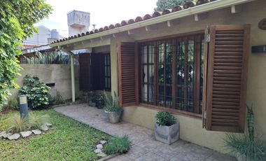 Casa con 4 dormitorios en  José Mármol - Amplio jardín