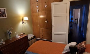 Casa con 4 dormitorios en  José Mármol - Amplio jardín