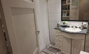 Casa con 4 dormitorios en  José Mármol - Amplio jardín