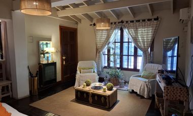 Casa con 4 dormitorios en  José Mármol - Amplio jardín