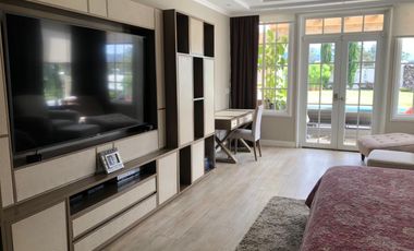 Venta Espectacular Casa con Piscina y amplias áreas verdes - En Puembo. SC