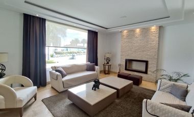 Venta Espectacular Casa con Piscina y amplias áreas verdes - En Puembo. SC