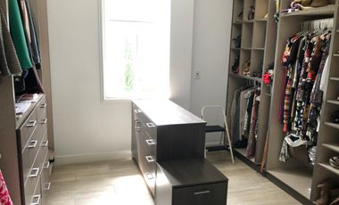 Venta Espectacular Casa con Piscina y amplias áreas verdes - En Puembo. SC