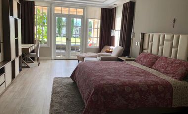 Venta Espectacular Casa con Piscina y amplias áreas verdes - En Puembo. SC