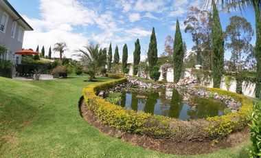 Venta Espectacular Casa con Piscina y amplias áreas verdes - En Puembo. SC