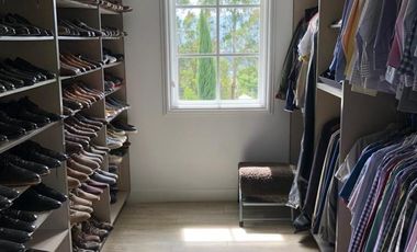 Venta Espectacular Casa con Piscina y amplias áreas verdes - En Puembo. SC