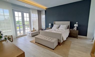 Venta Espectacular Casa con Piscina y amplias áreas verdes - En Puembo. SC