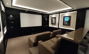 Venta Espectacular Casa con Piscina y amplias áreas verdes - En Puembo. SC