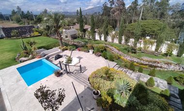 Venta Espectacular Casa con Piscina y amplias áreas verdes - En Puembo. SC