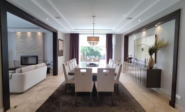 Venta Espectacular Casa con Piscina y amplias áreas verdes - En Puembo. SC