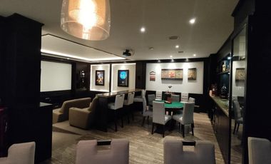 Venta Espectacular Casa con Piscina y amplias áreas verdes - En Puembo. SC