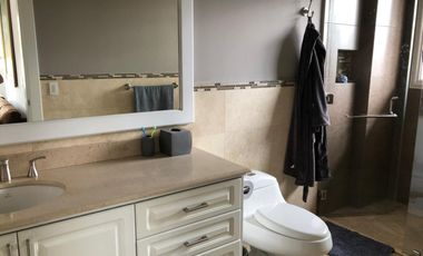 Venta Espectacular Casa con Piscina y amplias áreas verdes - En Puembo. SC