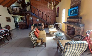 Casa en venta - 3 Dormitorios 2 Baños - Costa del Este