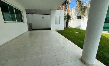 Casa en Venta  en Jardines del Lago,  poniente Aguascalientes