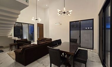 Casa en venta de 4 recámaras  en Residencial Tamora