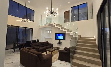 Casa en venta de 4 recámaras  en Residencial Tamora