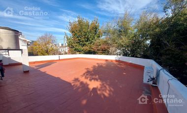 Casa en 1 Planta de 3 Amb. con Fondo y Garaje Para 2 Autos