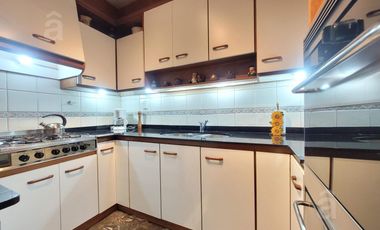 Casa 5 ambientes en Venta en Villa Ballester - Lote 418 m2 a 3 cuadras del centro comercial