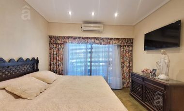 Casa 5 ambientes en Venta en Villa Ballester - Lote 418 m2 a 3 cuadras del centro comercial